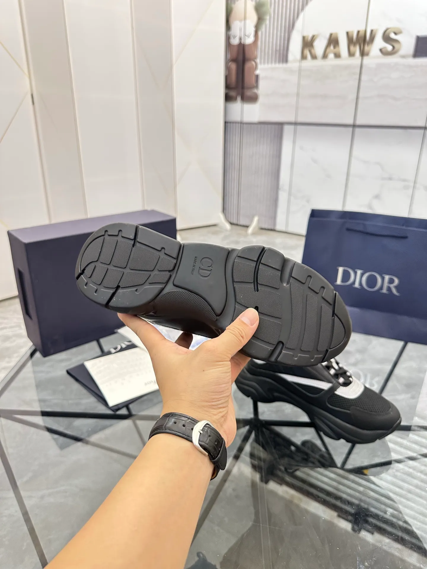 Men's shoes: 💰P460¥ Ready in Guangzhou, fully packaged Product trademark: Dior* "Dior*" low-top casual shoes Regular size: 38-46 (can be customized to 47) B22 Product materials: imported cowhide leather upper spliced ​​with original fabric, breathable lining, original outsole. Number: 920